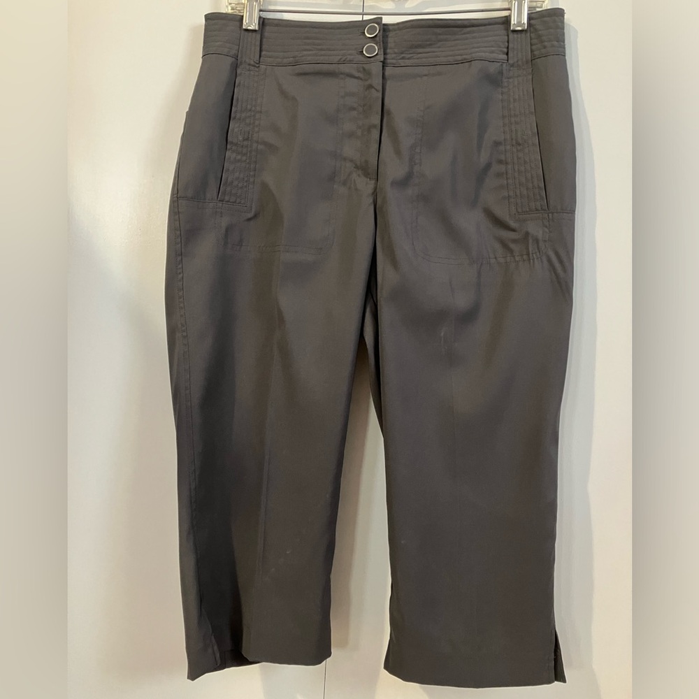 DKNY Golf Capris, Size 8, Like new
